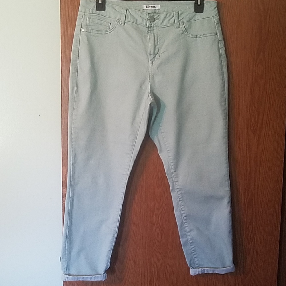 d. jeans crops